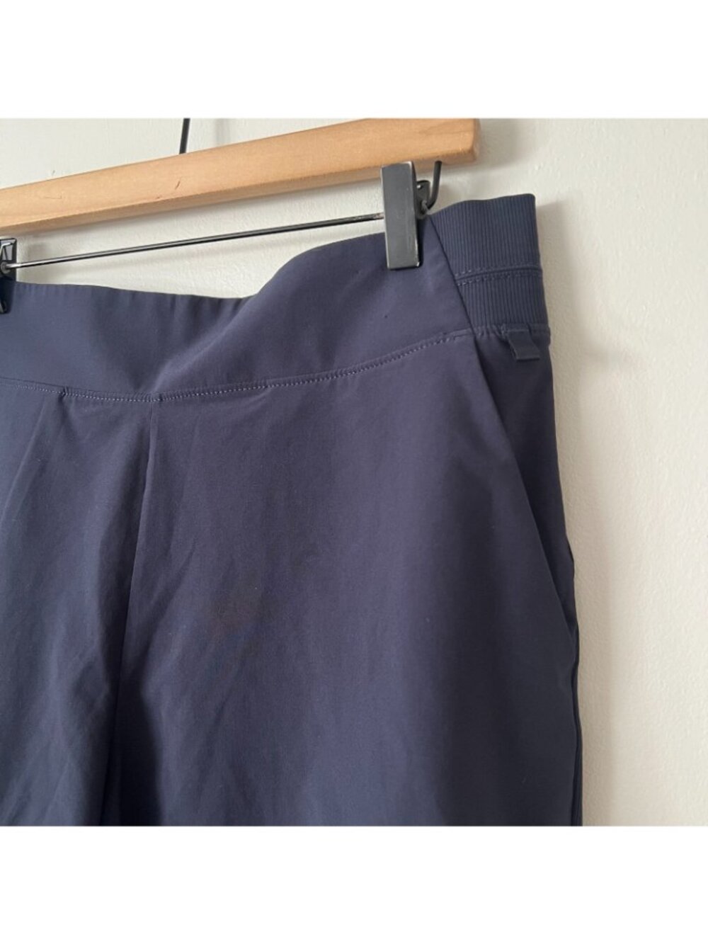 Athleta Brooklyn Navy Blue Shorts Women's Size 16 - Picture 3 of 8